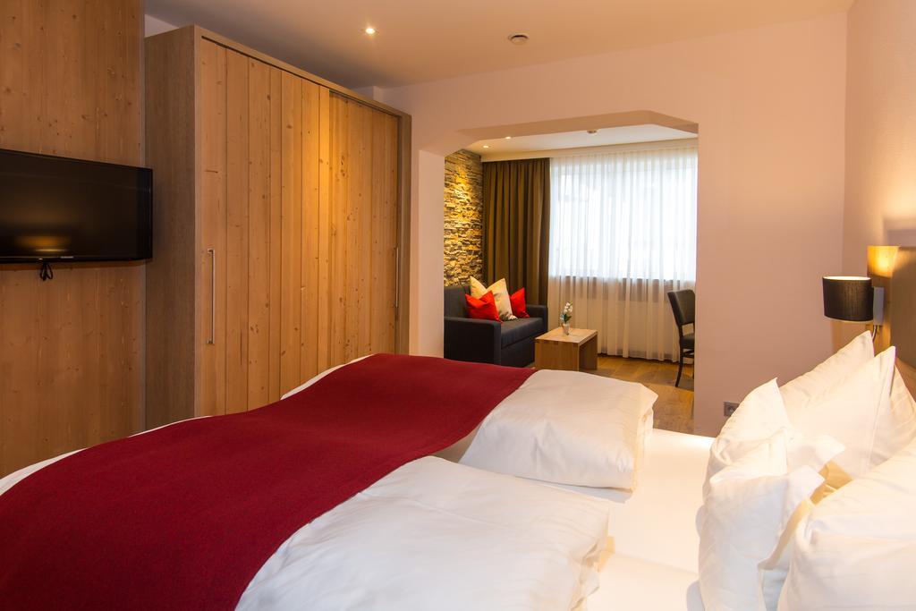 Hotel Zur Post ルーポルディング エクステリア 写真
